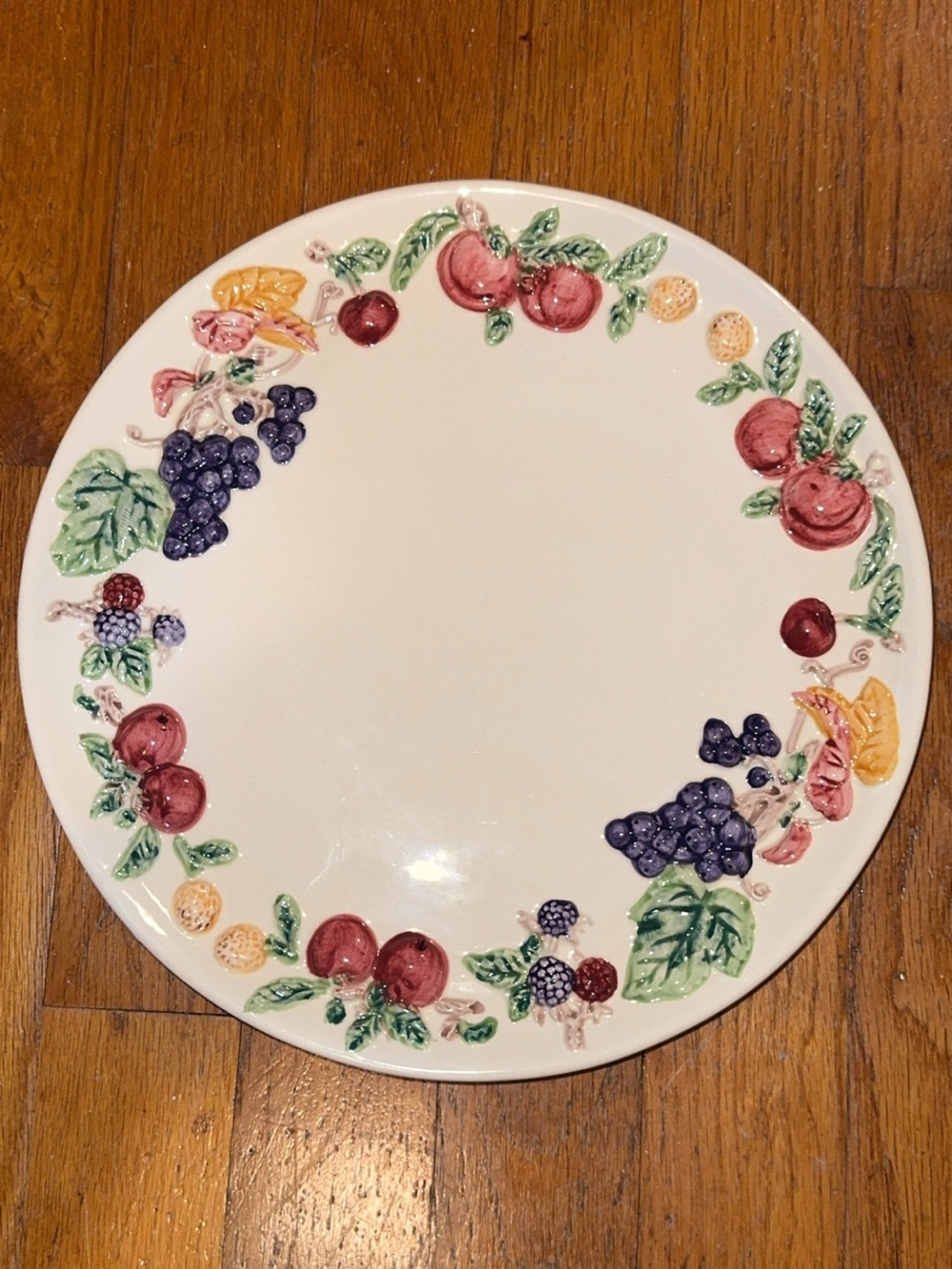 VTG round dinner plate colorful with fruit